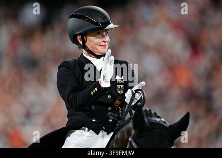 Aachen, Deutschland. 15. Aug., 2026. Reitsport: Weltmeisterschaften, Dressur, Grand Prix Freestyle. Die deutsche Dressurreiterin Isabell Werth, die Wendy de Fontaine reitet, ist begeistert. Credit: Uwe Anspach/dpa/Alamy Live News Stockfoto