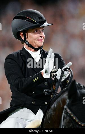 Aachen, Deutschland. 15. Aug., 2026. Reitsport: Weltmeisterschaften, Dressur, Grand Prix Freestyle. Die deutsche Dressurreiterin Isabell Werth, die Wendy de Fontaine reitet, ist begeistert. Credit: Uwe Anspach/dpa/Alamy Live News Stockfoto