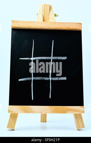 Kreidetafel mit dem Spiel Schere-Stein-Papier. Stockfoto