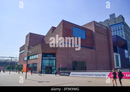 London, UK, 14. August 2026. Außenansicht des Sadler's Wells East-Theaters im Queen Elizabeth Olympic Park, Stratford. Credit: Vuk Valcic/Alamy Stockfoto