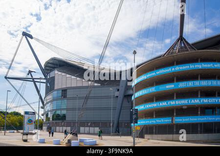 Etihad-Stadion  Zuhause des Manchester CityFootball Clubs. Blick auf die Außenseite des Stadions.Manchester  UK 15. August 2026 Stockfoto