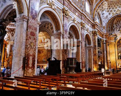 Kirchenraum der Kirche San Luigi dei Francesi, Rom, Lazio, Italien, April 2024 Stockfoto