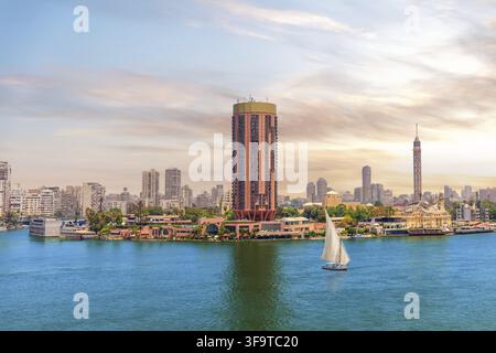 Wunderschöner Blick auf die Insel Gezira vom Nil in Kairo, Ägypten Stockfoto