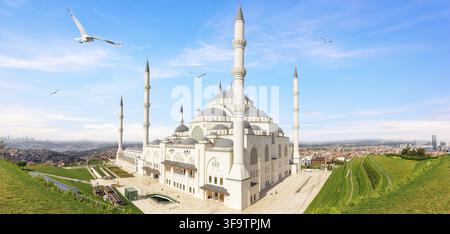 Wundervolle neue Camlica Moschee auf der asiatischen Seite von Istanbul, Türkei Stockfoto