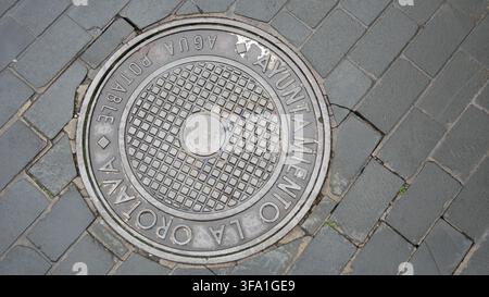 Schachtdeckel in Teneriffa Stockfoto