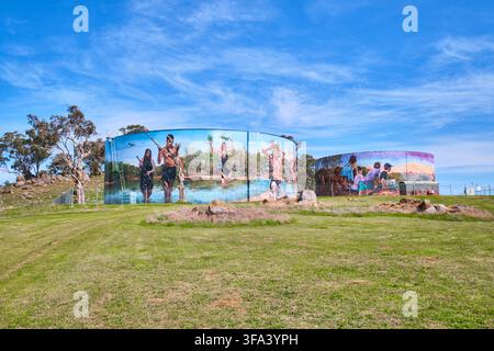 Übersicht der beiden Tanks. Wassertank-Kunst von Brightsiders, Zookeeper und DRAPL in Cowra, NSW, Australien. Stockfoto