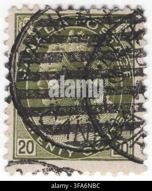 KANADA - 24. Dezember 1900: 20-Cent-olivgrüne Briefmarke zeigt Königin Victoria im Dreiviertelprofil, basierend auf ihrem Diamant-Jubiläumsporträt von Alexander Bassano. Eingefasst in einen aufrechten ovalen Rahmen, flankiert von Ahornblättern in den Zwickeln, zeigt der Kupferstich die reife Monarchin mit der Kleinen Diamantkrone über einem Schleier, geschmückt mit Tropfenohrringen und einer Halskette. Als Teil der Maple Leaf-Serie verknüpft dieses Kunstwerk kaiserliche Porträtkunst mit deutlicher kanadischer nationaler Ikonografie und spiegelt das späte 19. Jahrhundert im Britischen Empire und der konstitutionellen Monarchie im Dominion von C wieder Stockfoto