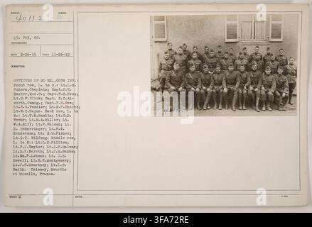 Offiziere des 2. Bataillons, 60. Infanterie, in Colomey, Meurthe et Moselle, Frankreich, von L.T. Fox am 26. November 1918, einschließlich Leutnant L.M. Schorn, Kaplan, Hauptmann S.H. Baxter, Sanitätskorps, und Hauptmann E.C. Alworth, Kommandant. Stockfoto