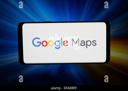 Stuttgart, Deutschland - 08-06-2026: In dieser Fotoillustration wird das Logo der US-Webkartendienst-Plattform Google Maps auf einem Smartphone angezeigt Stockfoto