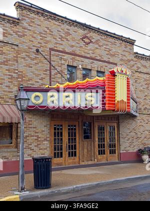 1933 Orris-Kino, derzeit Kulturzentrum im historischen Stadtzentrum — Ste Genevieve, Missouri Mai 2025 Stockfoto