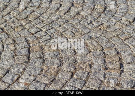 Kopfsteinpflaster mit einer strukturierten Steinoberfläche. Stockfoto