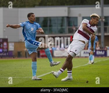 Christian Oxlade-Chamberlain fordert Lyle Taylor heraus Stockfoto