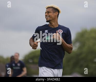 Lyle Taylor wärmt sich vor Chelmsford City gegen Truro City auf Stockfoto