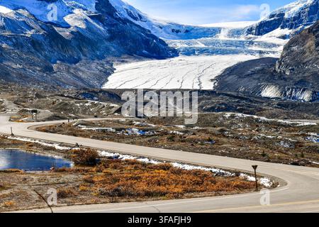 Querformat der Athabasca Gletscher an der Columbia Icefield Parkway in Jasper National Park, Kanada Stockfoto