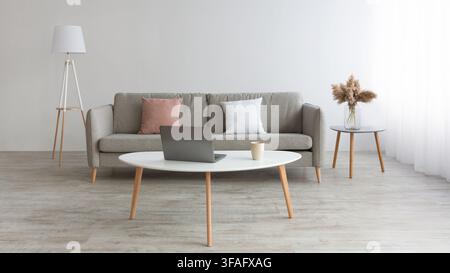 Home Office für Remote-Arbeit und Ort zum Entspannen Zu Hause Stockfoto