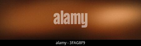 Breitformat-abstrakter Hintergrund mit braunem, schwarzem und orangefarbenem Farbverlauf mit körniger Unschärfe für Tech-Wallpaper oder Banner Stockfoto