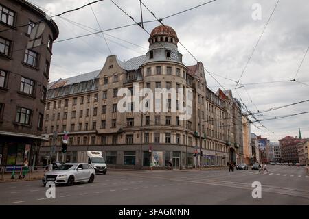 historisches Jugendstil-Mietshaus gelegen in der Brīvības iela 88 an der Kreuzung mit der Matīsa iela in Riga, Lettland Stockfoto