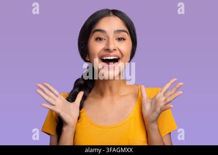 Nahaufnahme Porträt von schreienden glücklich junge indische Frau Stockfoto