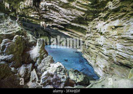 Gruta da Lagoa Azul - Kalksteinhöhle im Gruta da Lagoa Azul State Park Stockfoto