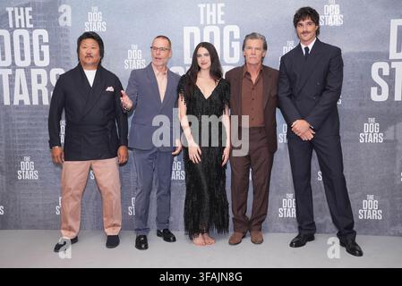 (Von links nach rechts) Benedict Wong, Guy Pearce, Margaret Qualley, Josh Brolin und Jacob Elordi nehmen an der Weltpremiere von The Dog Stars im Odeon Luxe am Leicester Square in London teil. Bilddatum: Donnerstag, der 20. August 2026. Stockfoto
