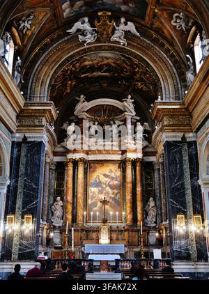 Chor der Kirche Gesù e Maria (Jesus & Maria), Rom, Lazio, Italien, April 2024 Stockfoto
