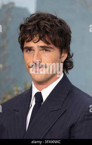 London, UK. 20. Aug., 2026. Jacob Elordi besucht die Weltpremiere des Films THE DOG STARS im Odeon Luxe Leicester Square. Prominente kommen auf dem roten Teppich zur Weltpremiere des Films THE DOG STARS im Odeon Luxe in Leicester Square an. (Foto von Phil Lewis/SOPA Images/Sipa USA) Credit: Sipa USA/Alamy Live News Stockfoto