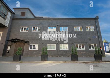 Junimperium Kunsthandwerk-Ginbrennerei in Telliskivi Creative City (ehemaliges Industriegebiet), Tallinn, Estland Stockfoto