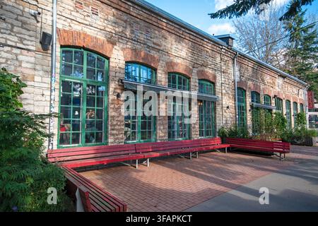F-Hoone-Restaurant in Telliskivi Creative City (ehemaliges Industriegebiet), Tallinn, Estland Stockfoto