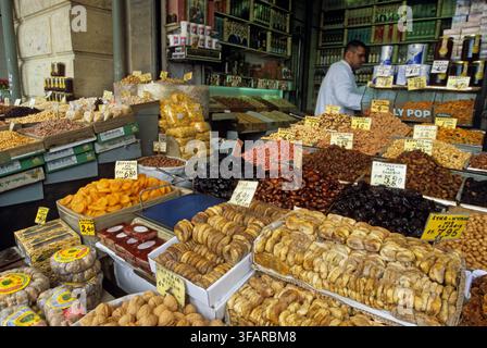 Getrocknete-Früchte-Marktszene in Argolid mit verschiedenen Produkten zum Verkauf Stockfoto
