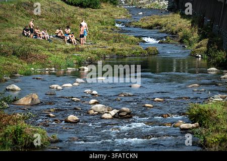 Vrchlabi, Tschechische Republik. 21. Aug., 2026. Niedriger Wasserstand in der Elbe in Vrchlabi, Region Trutnov, Tschechische Republik, während der aktuellen Dürre, am 21. August 2026. Credit: David Tanecek/CTK Photo/Alamy Live News Stockfoto