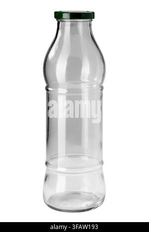 Traditionelle klare Glasflasche mit grünem Schraubverschluss, häufig verwendet für hausgemachte Lebensmittelkonservierung, Tomatenpaste und Passata, isoliert auf weiß Stockfoto