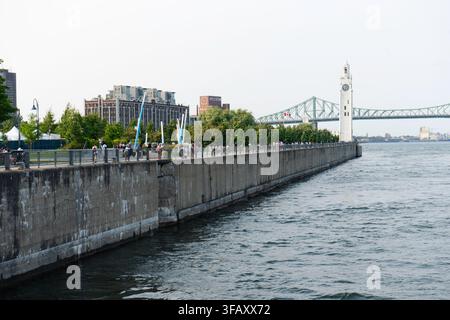 Alter Hafen von Montreal entlang des Sankt-Lorenz-Stroms in Montreal, Quebec, Kanada Stockfoto