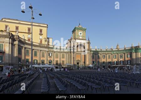 Convitto Nazionale Vittorio Emanuele II, Architekt Luigi Vanvitelli, heute ein Jesuitengymnasium, Piazza Dante, historisches Zentrum, Neapel, Kampanien, It Stockfoto