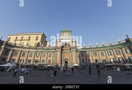 Convitto Nazionale Vittorio Emanuele II, Architekt Luigi Vanvitelli, heute ein Jesuitengymnasium, Piazza Dante, historisches Zentrum, Neapel, Kampanien, It Stockfoto