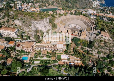 Luftbild des antiken griechischen Theaters in Taormina, Sizilien Stockfoto