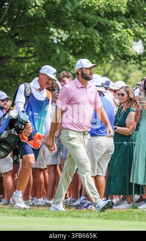St. Louis, Missouri, USA. 22. Aug 2026. AUG 22, 2026: Scottie Scheffler aus den Vereinigten Staaten geht zum 10. Loch während der dritten Runde der BMW Championship im Bellerive Country Club in St. Louis, Missouri. Roman Puno/CSM Credit: Cal Sport Media/Alamy Live News Stockfoto