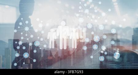 Netzwerkverbindungsbegriff für Geschäftskommunikation und soziale Interaktion mit menschlicher Hand und globalen Symbolen Stockfoto