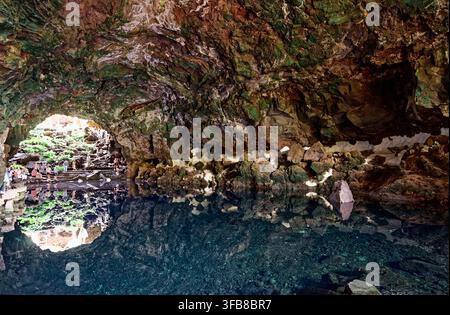 Unterirdischer See bei Jameos del Agua Stockfoto