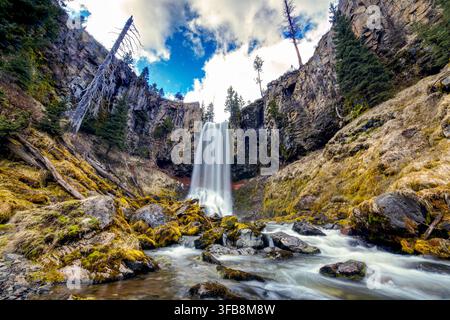 Tumalo Falls Wasserfall und Tumalo Creek im Deschutes National Forest, Bend, Oregon, USA Stockfoto