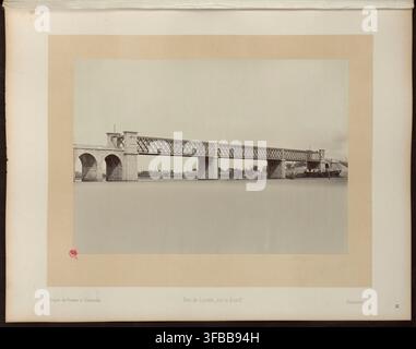 Die Pont de Lorient, eine Metallbrücke über den Scorff-Fluss, an der Bahnstrecke Nantes-Châteaulin in Morbihan, Frankreich, entworfen von Ingenieuren wie Louis Philippe Croizette-Desnoyers, Théopile Viollet du Breil und Romain Morandière, in einer, ein französischer Fotograf. Stockfoto