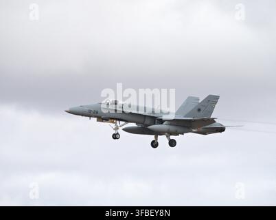 McDonnell Douglas EF-18M Hornet 12-28 nähert sich Torrejon Stockfoto