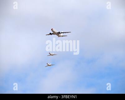 Spanische Luftwaffe A310 und Falcon 900 im Formation über Torrejon Stockfoto