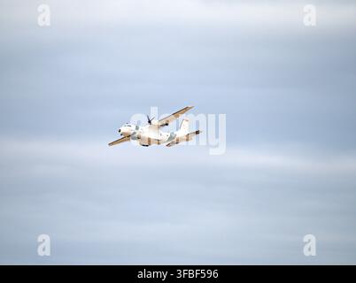 Guardia Civil CN-235-Maritimenüberwachungsflugzeug über Torrejon Stockfoto