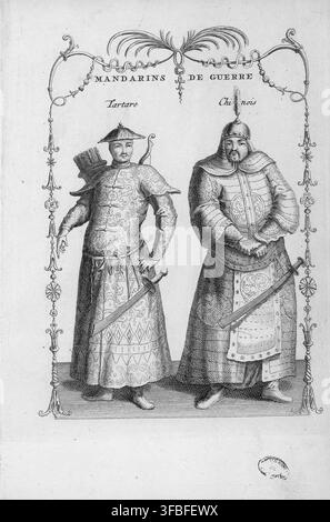 Ein Druck von 1736, der zwei Mandarine in traditioneller chinesischer Militärkleidung zeigt, identifiziert als Tartare und Chinois, mit dem sichtbaren Text „MANDARINS DE GUERRE“. Stockfoto