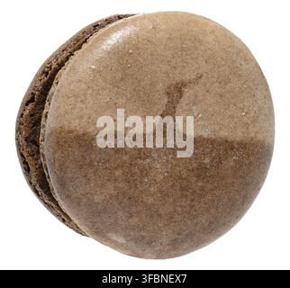 Schokoladen-Macaron auf isoliertem Hintergrund, Nahaufnahme Stockfoto