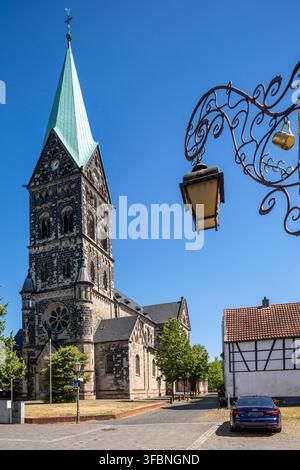 Herten-Westerholt, Altes Dorf Westerholt, Alte Freiheit Westerholt, katholische Pfarrkirche St. Martinus, Basilika, Neuromanik, Spaetromantik, Deutschland, Herten, Ruhrgebiet, Westfalen, Nordrhein-Westfalen, NRW Deutschland, Herten, Ruhrgebiet, Westfalen, Nordrhein-Westfalen, NRW, Herten-Westerholt, Altes Dorf Westerholt, Alte Freiheit Westerholt, katholische Pfarrkirche St. Martinus, Basilika, Neuromanik, Spaetromantik, Germany, Herten, Ruhr area, Westphalia, North Rhine-Westphalia, NRW, Herten-Westerholt, Old Village Westerholt, Alte Freiheit Westerholt, catholic parish church Saint Martinus Stockfoto