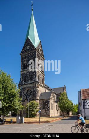 Deutschland, Herten, Ruhrgebiet, Westfalen, Nordrhein-Westfalen, NRW, Herten-Westerholt, Altes Dorf Westerholt, Alte Freiheit Westerholt, katholische Pfarrkirche Sankt Martinus, neoromanisch, Spätromantik Stockfoto