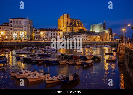 Blick auf die Stadt Castro Urdiales, Kantabrien, Spanien Stockfoto