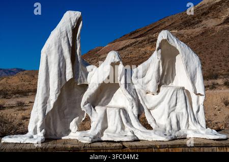 Rhyolith, Nevada USA - 19. Oktober 2021: Gipsspukfiguren in der Wüste bei Rhyolith. Rhyolith ist eine ehemalige Bergbaustadt und jetzt eine Geisterstadt. Stockfoto