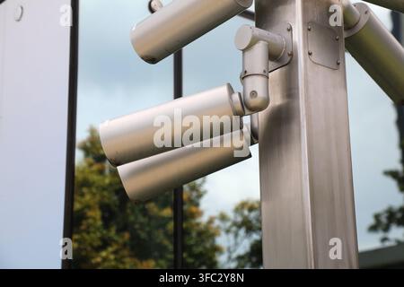 Sicherheitskameras in Singapur City. CCTV-Ausrüstung. Sicherheitstechnologie. Stockfoto